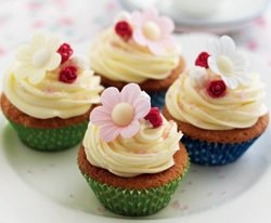 Dainty floral cupcakes